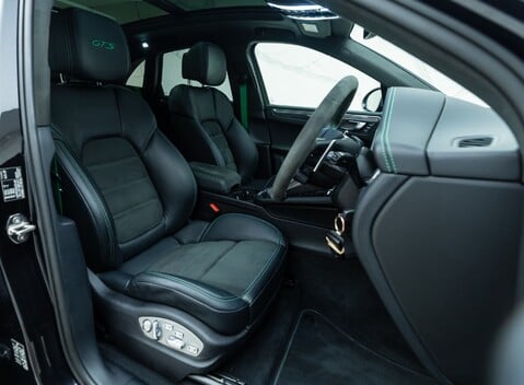Porsche Macan GTS 15