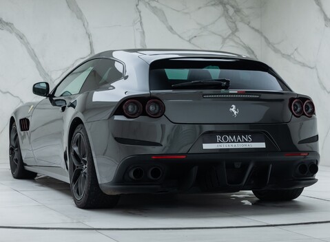 Ferrari GTC4 Lusso T 10