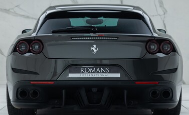 Ferrari GTC4 Lusso T 8