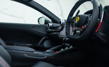 Ferrari GTC4 Lusso T 13
