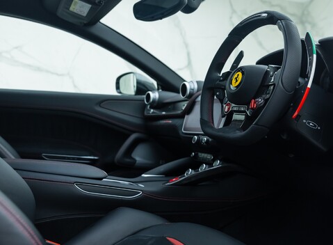 Ferrari GTC4 Lusso T 13