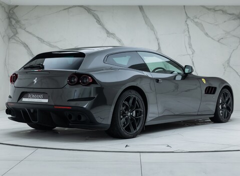 Ferrari GTC4 Lusso T 6