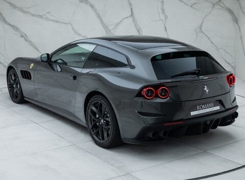 Ferrari GTC4 Lusso T 12