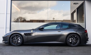 Ferrari GTC4 Lusso T 3