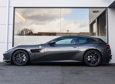 Ferrari GTC4 Lusso T 3