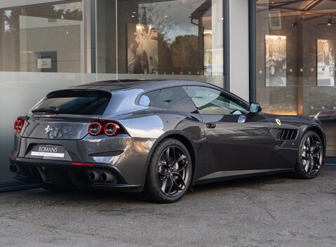 Ferrari GTC4 Lusso T 4