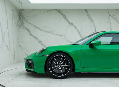 Porsche 911 Turbo S (992) 43