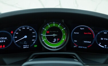 Porsche 911 Turbo S (992) 21