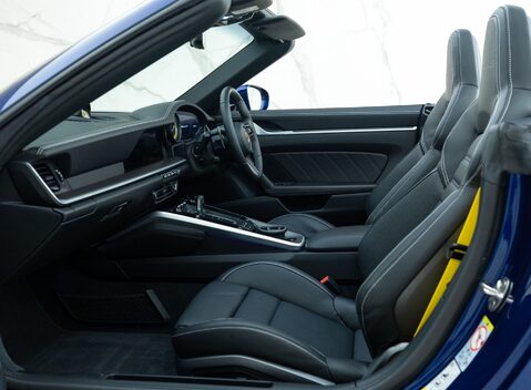 Porsche 911 Turbo S Cabriolet (992) 18