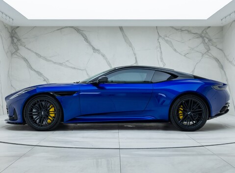 Aston Martin DB12 V8 5