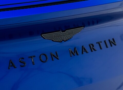 Aston Martin DB12 V8 30