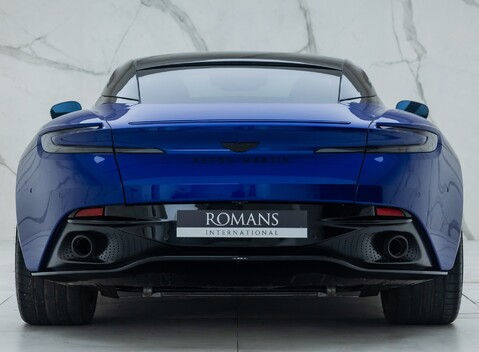 Aston Martin DB12 V8 8
