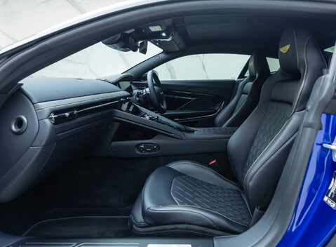 Aston Martin DB12 V8 17