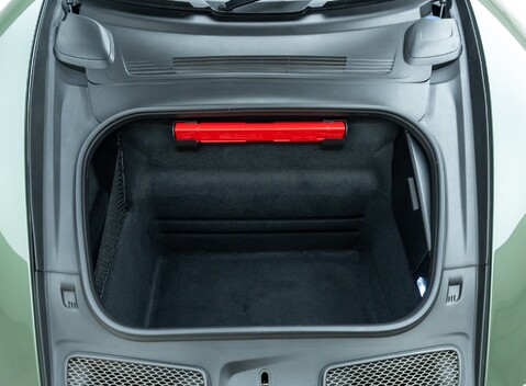 Porsche 911 GT3 TOURING (992) 38