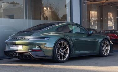 Porsche 911 GT3 TOURING (992) 4