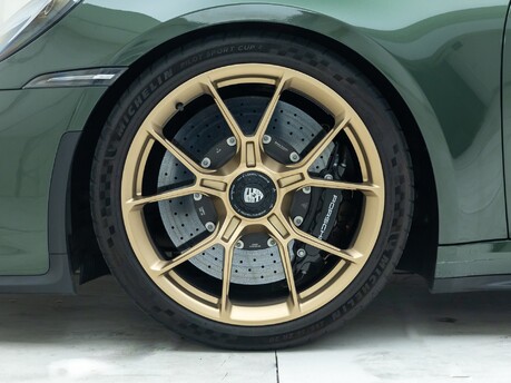 Porsche 911 GT3 TOURING (992)