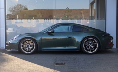 Porsche 911 GT3 TOURING (992) 3