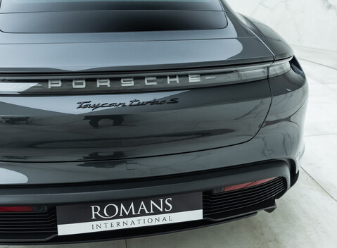 Porsche Taycan TURBO S 35