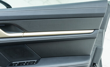 Porsche Taycan TURBO S 32