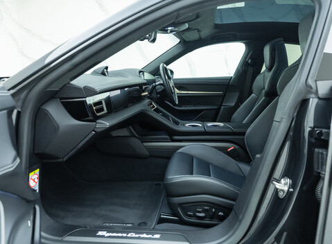 Porsche Taycan TURBO S 19