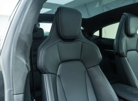 Porsche Taycan TURBO S 15