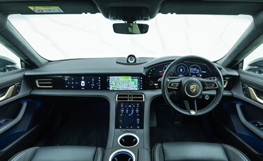 Porsche Taycan TURBO S 21