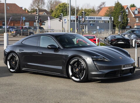 Porsche Taycan TURBO S 2