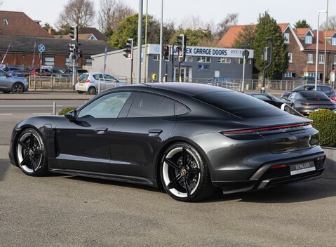 Porsche Taycan TURBO S 4