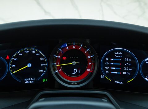 Porsche 911 GT3 (992) 18