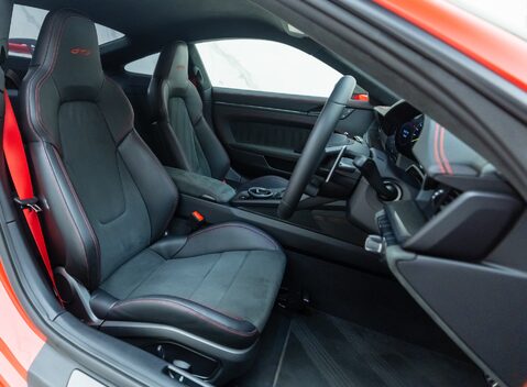 Porsche 911 GT3 (992) 14