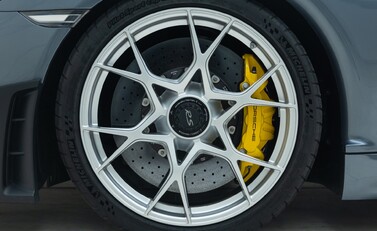 Porsche 718 SPYDER RS 29
