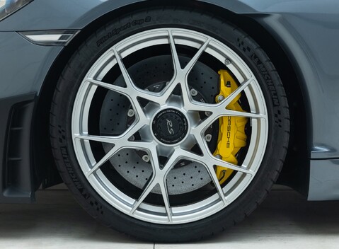 Porsche 718 SPYDER RS 29