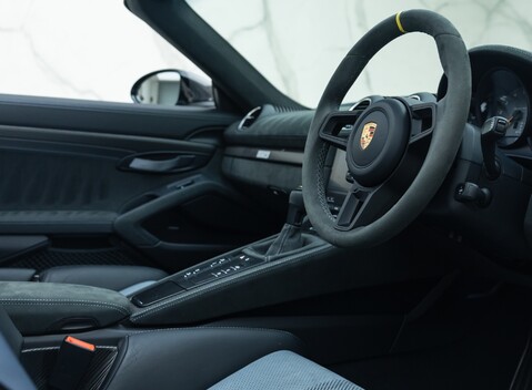 Porsche 718 SPYDER RS 16