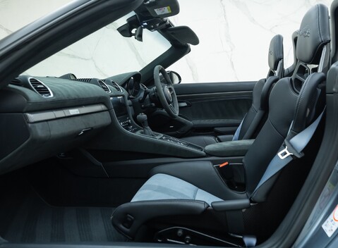 Porsche 718 SPYDER RS 19