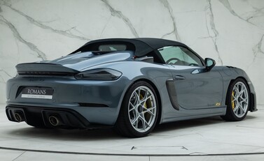 Porsche 718 SPYDER RS 8