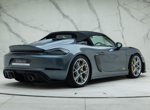Porsche 718 SPYDER RS 8