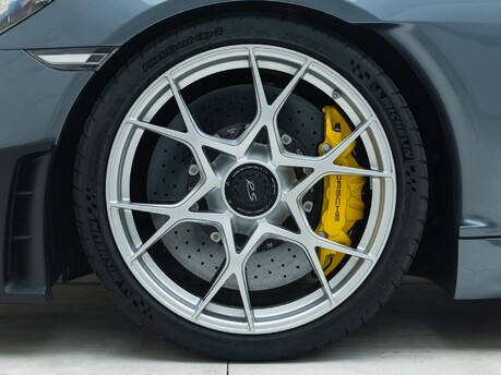 Porsche 718 SPYDER RS