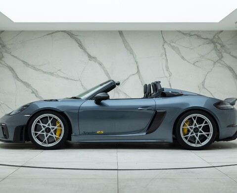 Porsche 718 SPYDER RS