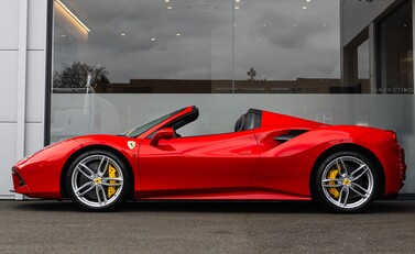 Ferrari 488 SPIDER 3