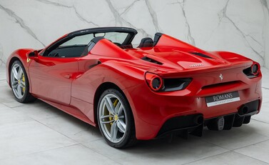 Ferrari 488 SPIDER 15