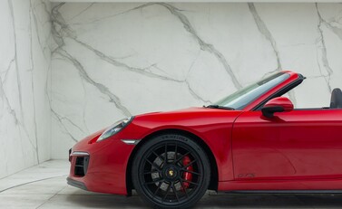 Porsche 911 Carrera GTS CABRIOLET (991.2) 38