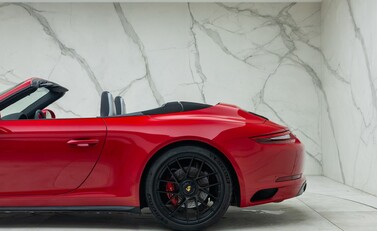 Porsche 911 Carrera GTS CABRIOLET (991.2) 39
