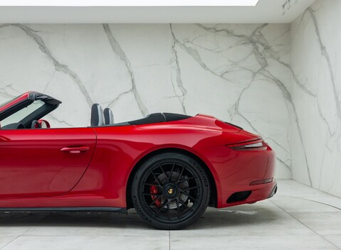 Porsche 911 Carrera GTS CABRIOLET (991.2) 39