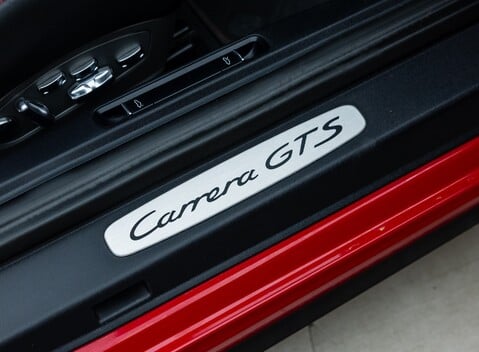 Porsche 911 Carrera GTS CABRIOLET (991.2) 26