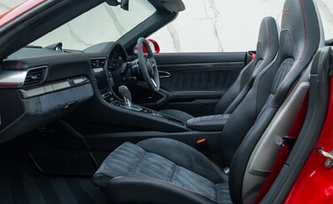 Porsche 911 Carrera GTS CABRIOLET (991.2) 20