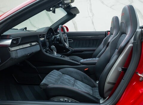 Porsche 911 Carrera GTS CABRIOLET (991.2) 20