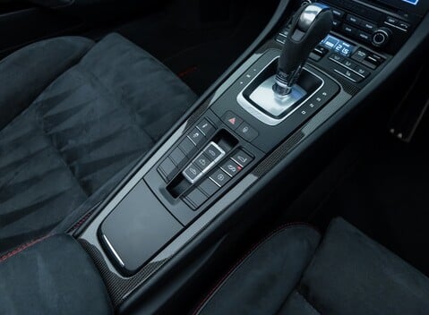 Porsche 911 Carrera GTS CABRIOLET (991.2) 25