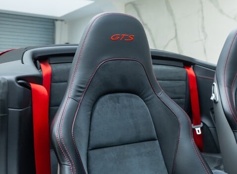 Porsche 911 Carrera GTS CABRIOLET (991.2) 18