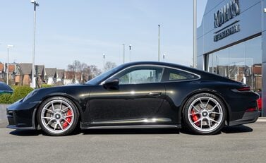 Porsche 911 GT3 TOURING (992) 4