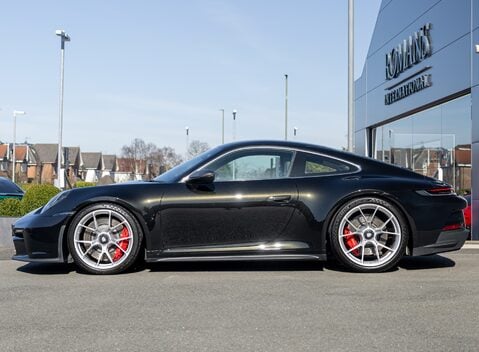 Porsche 911 GT3 TOURING (992) 4